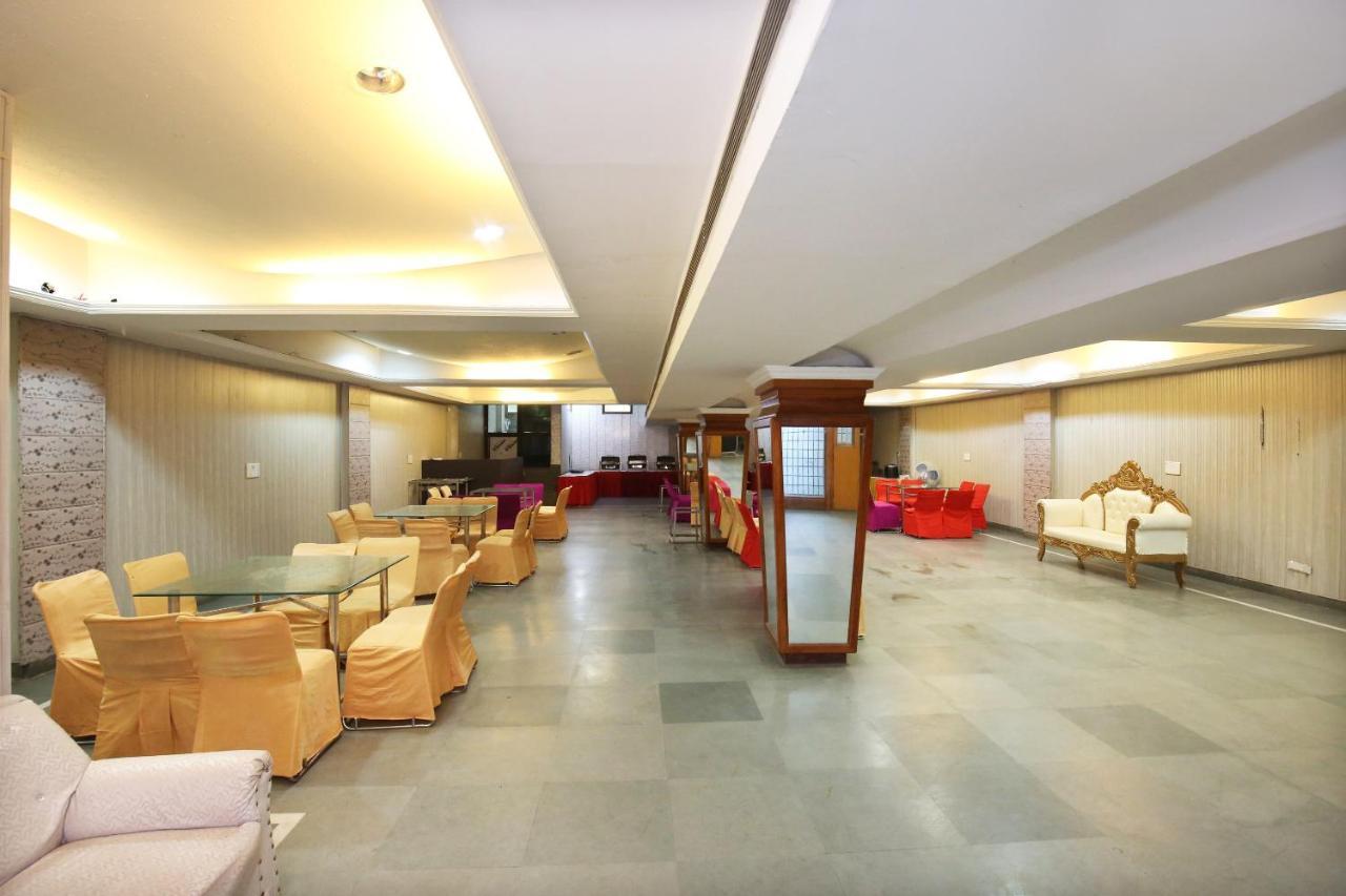 Capital O 10990 Hotel Gobind Regency Zirakpur Exterior photo