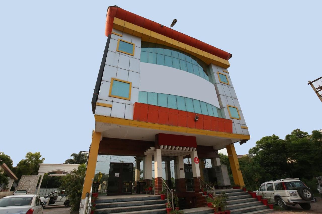 Capital O 10990 Hotel Gobind Regency Zirakpur Exterior photo