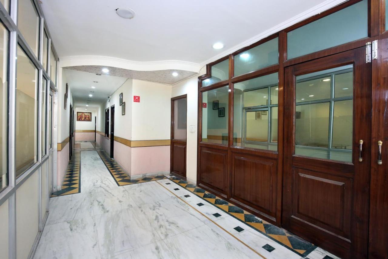 Capital O 10990 Hotel Gobind Regency Zirakpur Exterior photo
