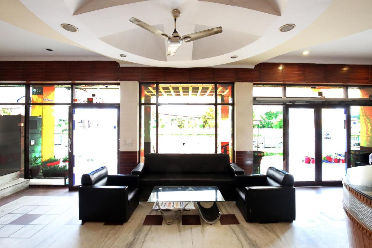 Capital O 10990 Hotel Gobind Regency Zirakpur Exterior photo