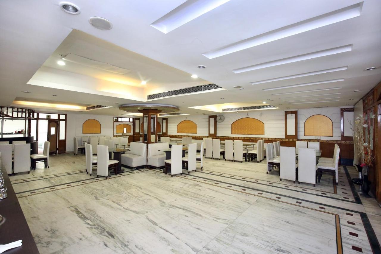 Capital O 10990 Hotel Gobind Regency Zirakpur Exterior photo